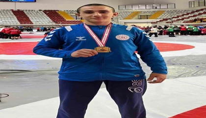 Korkutelinin güreşçisi 78 kiloda Türkiye şampiyonu oldu