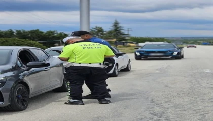 Kurallara uymadığı tespit edilen 2 araca ceza