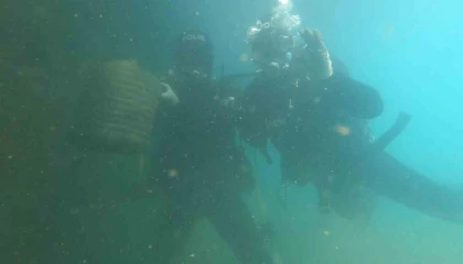 Kurbağa adamlar daldı, hayalet ağlar temizlenip balıklara yaşam alanı oluşturuldu