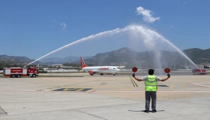 Macaristanın başkenti Budapeşteden Gazipaşaya ilk uçuş gerçekleşti