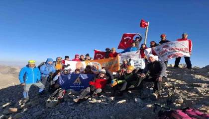 MERDAKın 19. Ulusal Dağcılık Festivalinde Medetsiz Zirvesine anma tırmanışı yapıldı