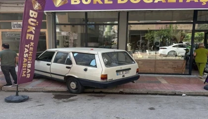 Mersinde araçlar iş yerlerine daldı