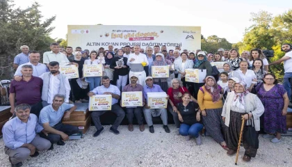 Mersinde arı yetiştiricilerine kovan ve ekipman desteği