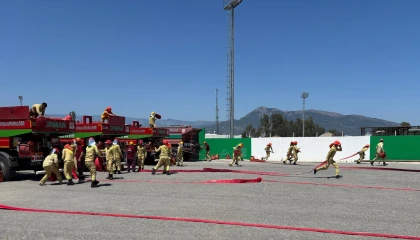 Mersinde göreve yeni başlayan ateş savaşçılarına eğitim veriliyor