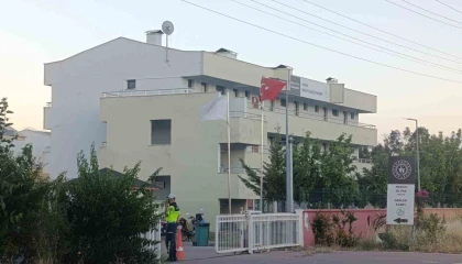 Mersinde kampta denize giren 2 öğrenci hayatını kaybetti
