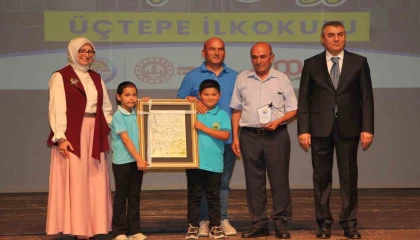 Mersinde okul yaptıran hayırseverlere plaket takdim edildi