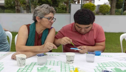 Mersinde özel çocuklar ve anneleri seramik kursunda buluşuyor