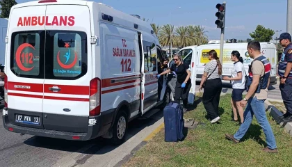 Nakliye kamyonu ile otobüs çarpıştı: 1 yaralı