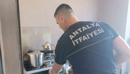 Ocakta unutulan düdüklü tencerenin dumanları itfaiyeyi alarma geçirdi