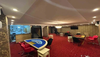 Okul bitişiğinde kumarhane açtılar, tavandan cephanelik çıktı: 5 tutuklama
