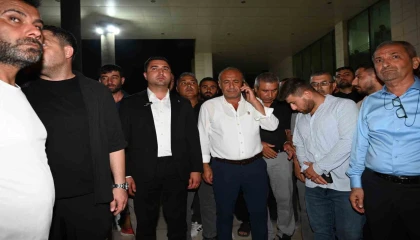 Osmaniyede belediye binasına taşlı saldırı