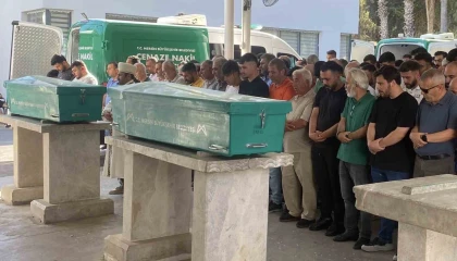 Oto yıkamacıda ölen 4 gençten 2sinin cenazeleri toprağa verildi