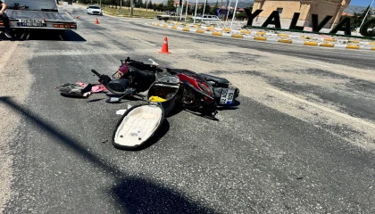 Otomobil ile motosiklet çarpıştı: 1 yaralı