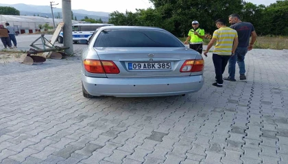 Otomobille çarpışan motosikletteki 2 çocuk yaralandı