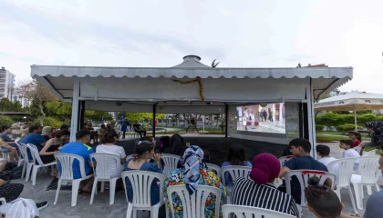 Özel çocuklu aileler açık hava sinemasında buluştu