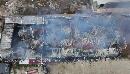 Pamuk deposundaki yangın kontrol altına alındı:Son durum havadan görüntülendi