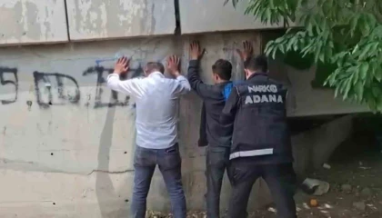 Parklar ve köprü altlarında uyuşturucu kullanan 45 kişi yakalandı