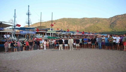 Sahile yanaşamayan tur tekneleri kornalı eylem yaptı