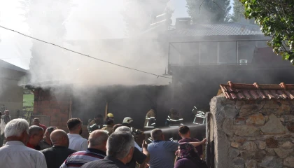 Samanlıkta çıkan yangın paniğe neden oldu