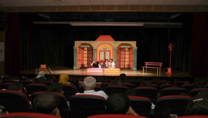 Şehir Tiyatrosu perdelerini Erdemlili çocuklar için açtı