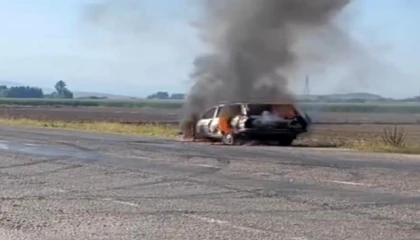 Seyir halinde yanan araç hurdaya döndü