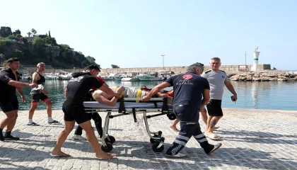 SUB yapan genç boğulma tehlikesi geçirdi, yardımına Deniz Polisi yetişti