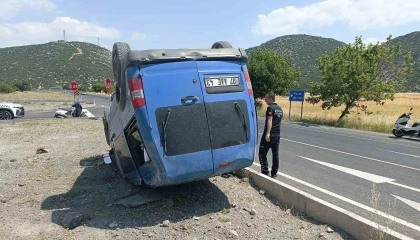 Takla atan araç içerisinde sıkışan sürücü itfaiye ekipleri tarafından çıkarıldı