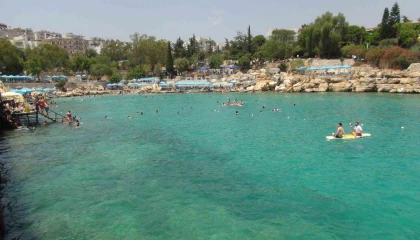 Tatlı ve tuzlu suyun birleştiği doğal havuz Yapraklı Koy