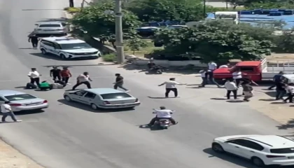 Trafik kazasında sonra çıkan kavgayı polis havaya ateş ederek ayırabildi