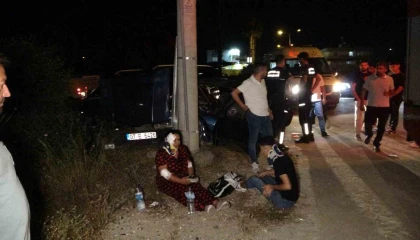 Tur aracıyla çarpışan Tofaştaki 3 kişi yaralandı