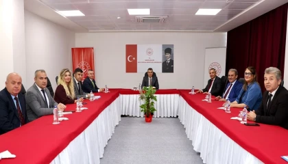 Vali Toros, Aile ve Sosyal Hizmetler İl Müdürlüğünde değerlendirme toplantısı yaptı
