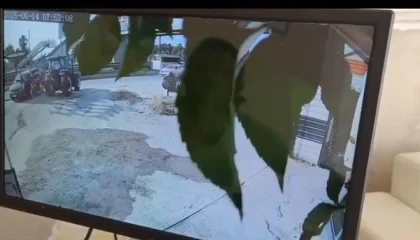 Yeni aldığı araca traktör çarpıp kaçtı, söylenenler psikolojisini bozdu