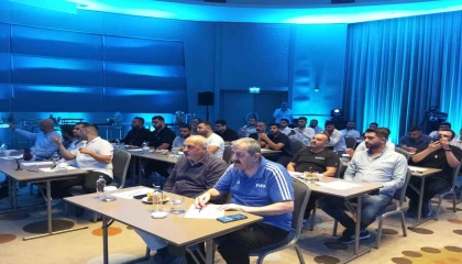 Adana Demirsporlu taraftarlardan Yaşasın Demirspor kampanyası