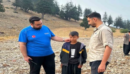 Adanada kayıp olarak aranan çocuk komşusunun damında uyurken bulundu