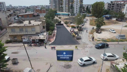 Akdenizde asfalt çalışmaları sürüyor