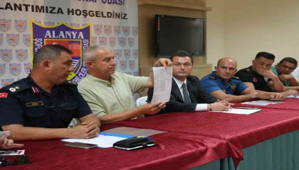 Alanyada zabıtadan taksilere sivil takip