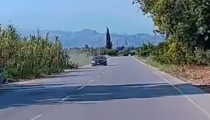 Anne ve kızının yaralandığı kazada otomobilin şarampole düştüğü anlar kamerada