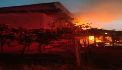 Antalyada alev alev yanan ev kullanılamaz hale geldi