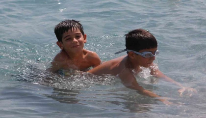 Antalyada hava sıcaklığı 37, deniz suyu 32 derece oldu