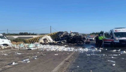 Antalyada iki tır çarpıştı: 1 ölü, 1 yaralı