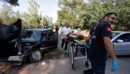 Antalyada piknik dönüşü feci kaza: 3 yaralı