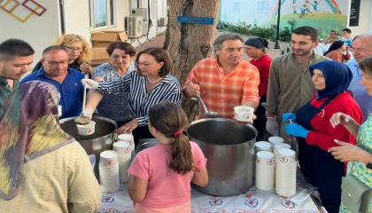 Aşurenin bereketi Muratpaşada paylaşıldı