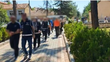 Burdur merkezli 3 ilde düzenlenen operasyonla uyuşturucu ve fuhuş çetesi çökertildi