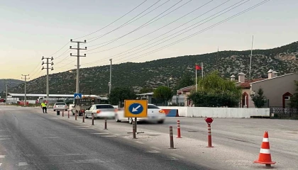 Burdurda tarifesiz yolcu taşımacılığına yönelik denetimlerde 15 araç trafikten men edildi