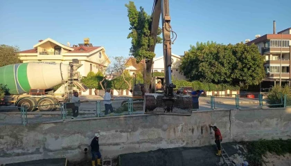 Cetvel Kanalında tadilat sırasında kaldırım taşları ve zemin zarar gördü