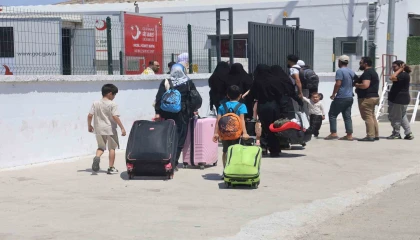 Çifte vatandaşlığı bulunan Suriyelilerin ülkelerine giriş-çıkışlarına izin verilmesiyle Civegözünde yoğunluk arttı