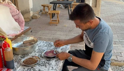 Dağdan kar getirip tatlandırdı, tabağını 50 TLden satmaya başladı