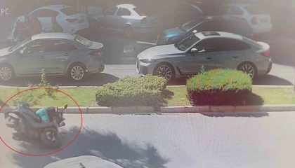 Devrilen motosikletin sürücüsü yaralandı, ilk yardım vatandaşlardan geldi