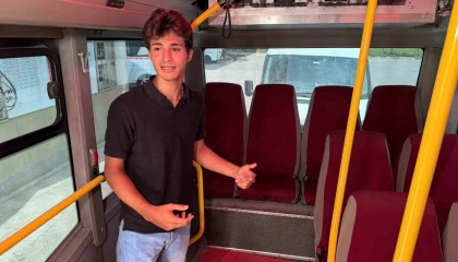 Dolmuşta 700 doları düşürdü, diğer yolcu kendi parası gibi cebine attı