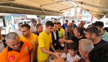 Dörtyolda orman yangınında şehit düşen kahramanlar için helva dağıtıldı